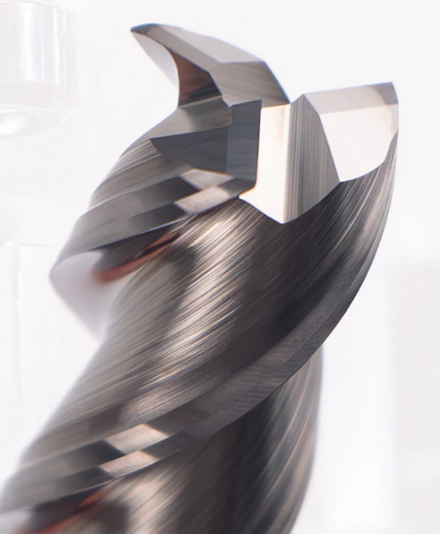 Schneidendetail eines VHM-Fräsers für die Schlichtbearbeitung von Aluminium
